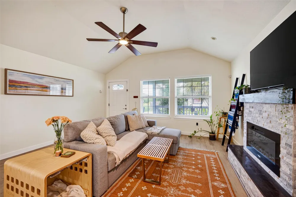 1314 E 34th Street Houston, TX 77022