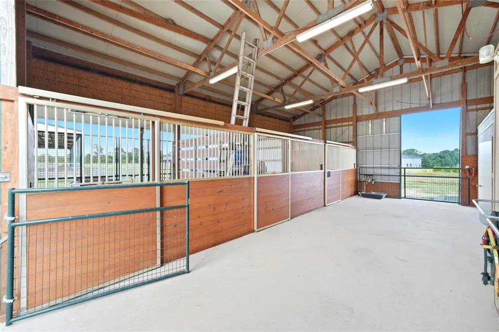 12416 Cr 201 Plantersville, TX 77363