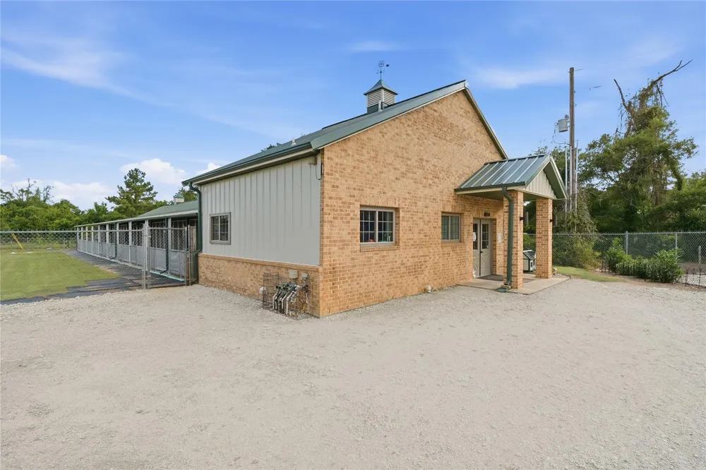 12416 Cr 201 Plantersville, TX 77363