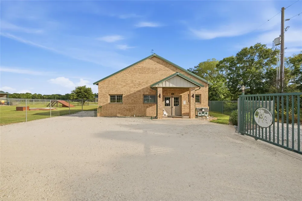 12416 Cr 201 Plantersville, TX 77363