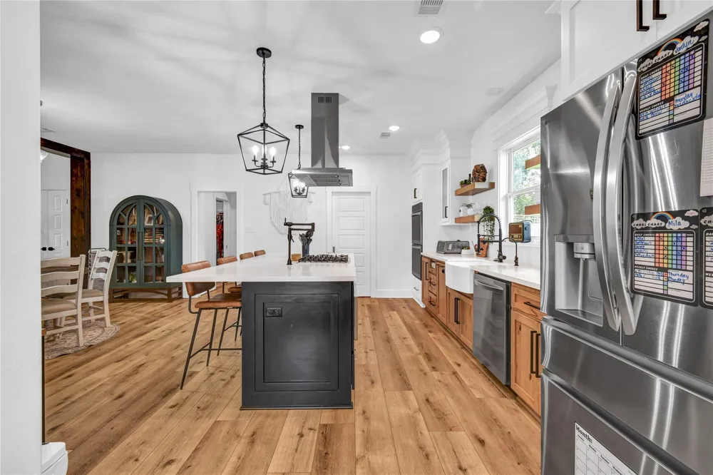 229 Montclaire Drive West Columbia, TX 77486