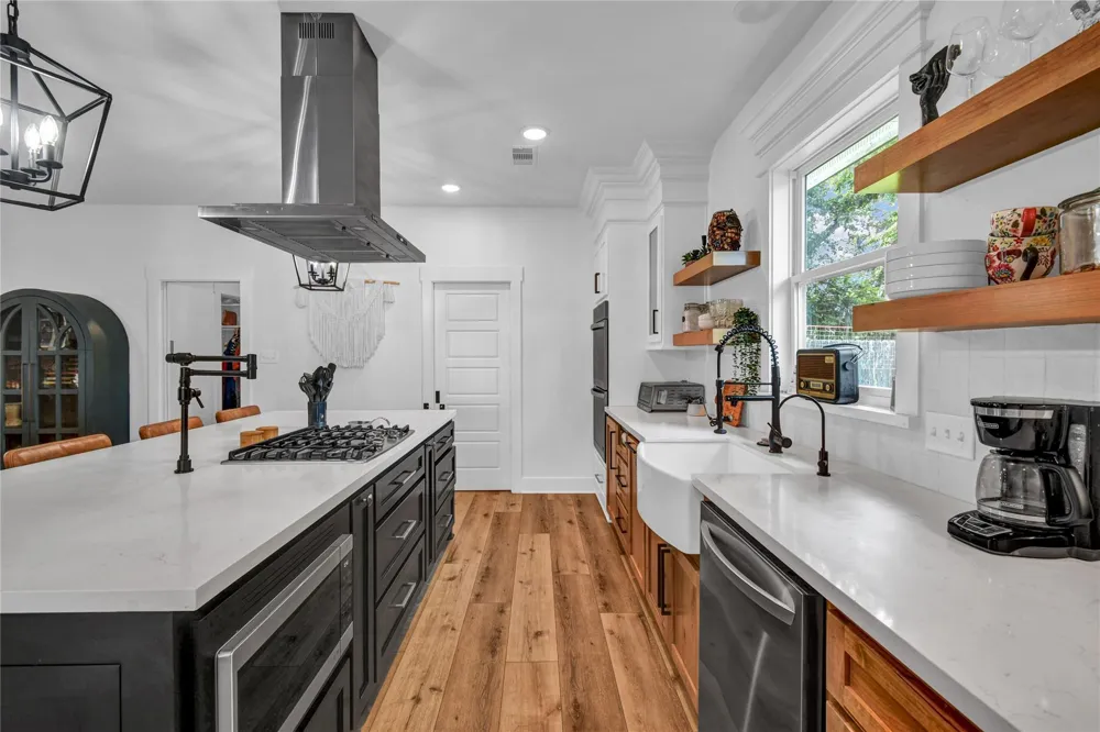 229 Montclaire Drive West Columbia, TX 77486