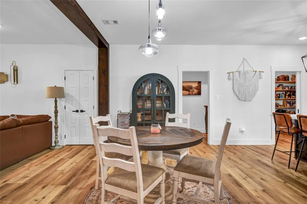 229 Montclaire Drive West Columbia, TX 77486