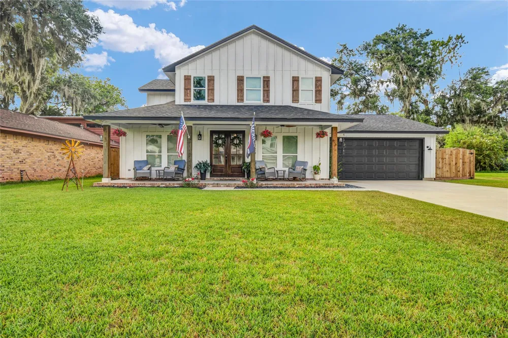 229 Montclaire Drive West Columbia, TX 77486