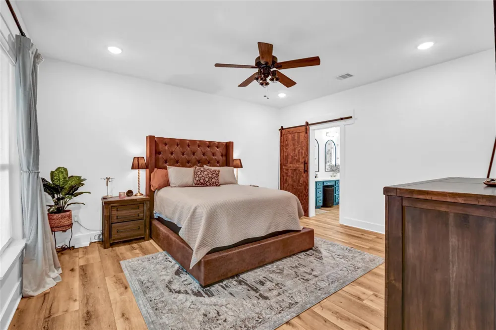 229 Montclaire Drive West Columbia, TX 77486
