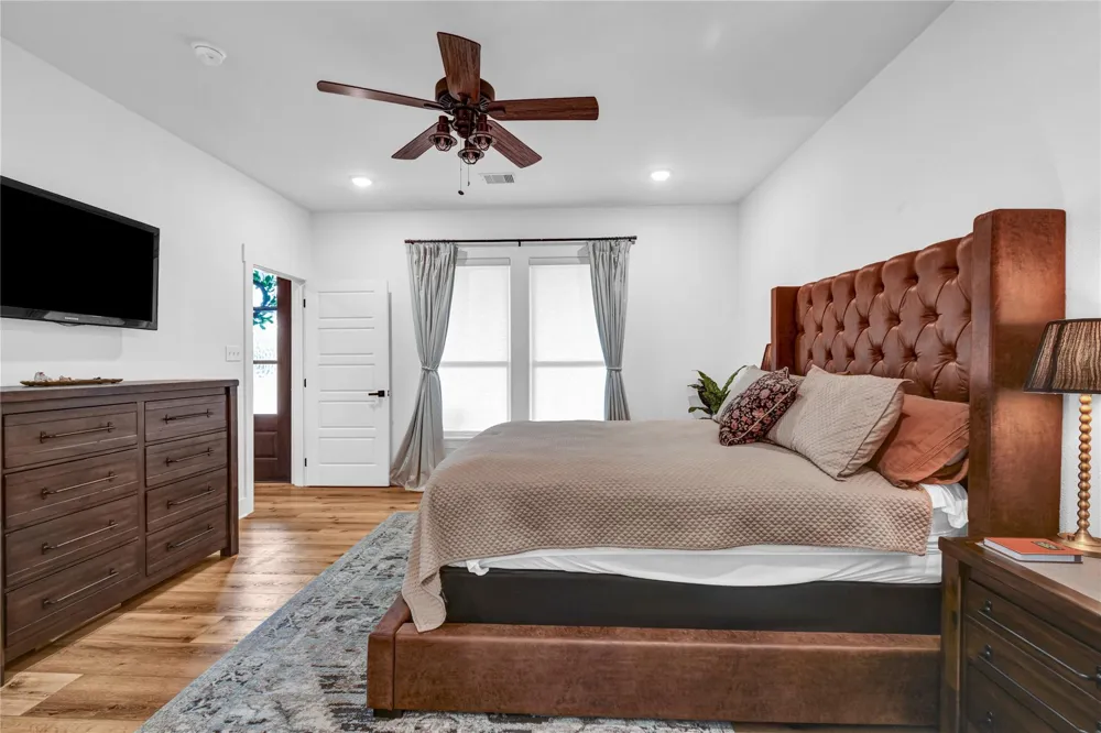 229 Montclaire Drive West Columbia, TX 77486