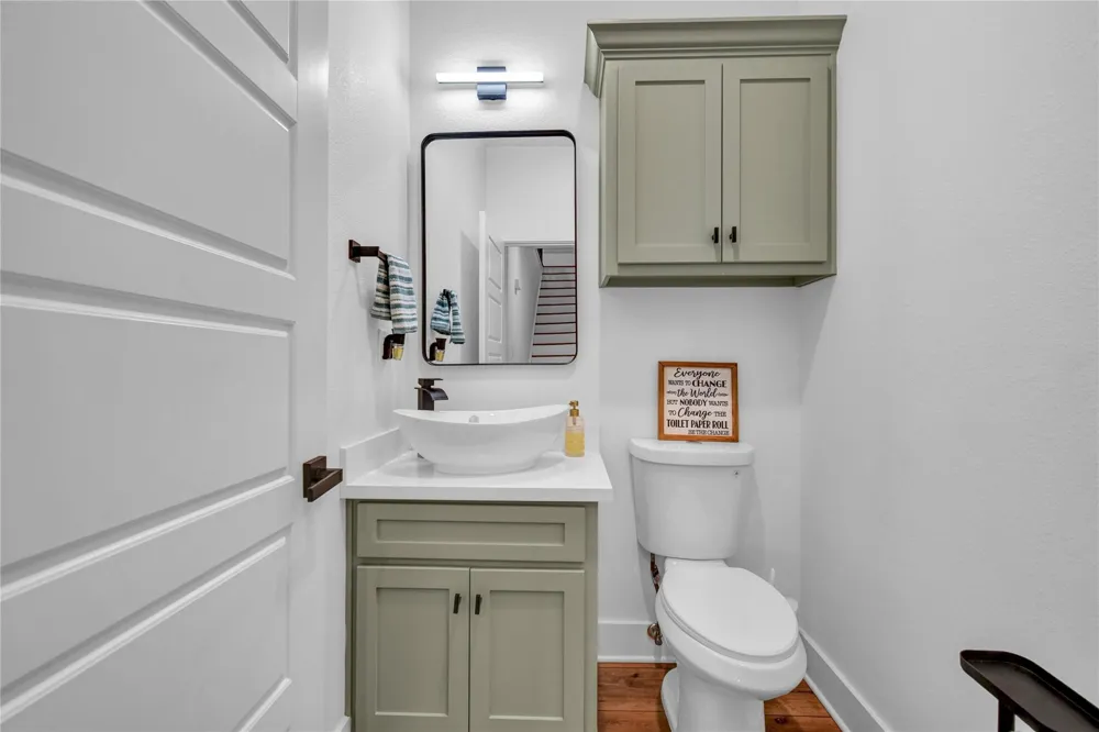229 Montclaire Drive West Columbia, TX 77486