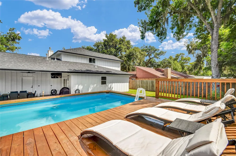 229 Montclaire Drive West Columbia, TX 77486