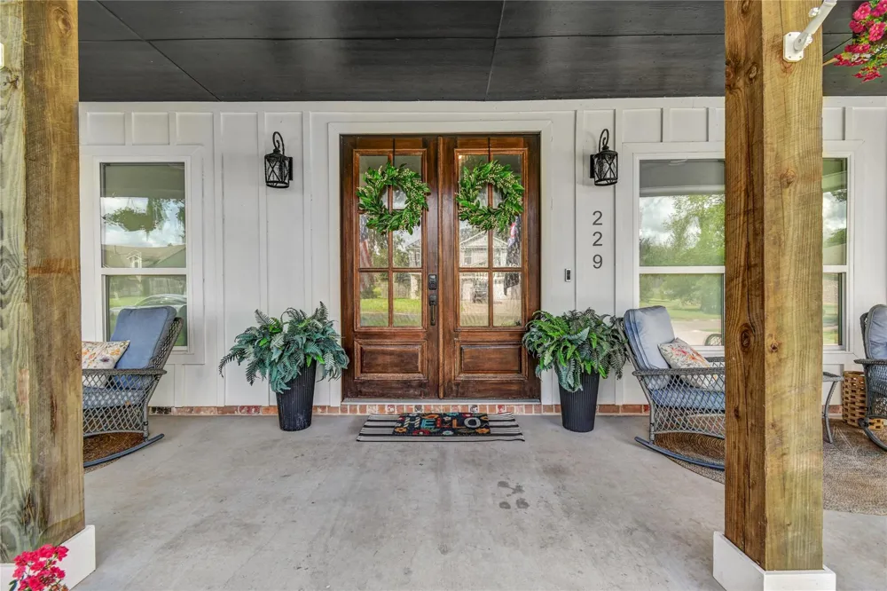 229 Montclaire Drive West Columbia, TX 77486