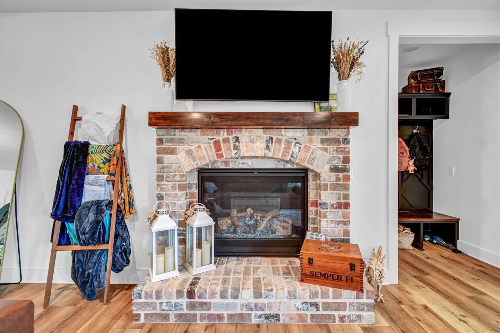 229 Montclaire Drive West Columbia, TX 77486