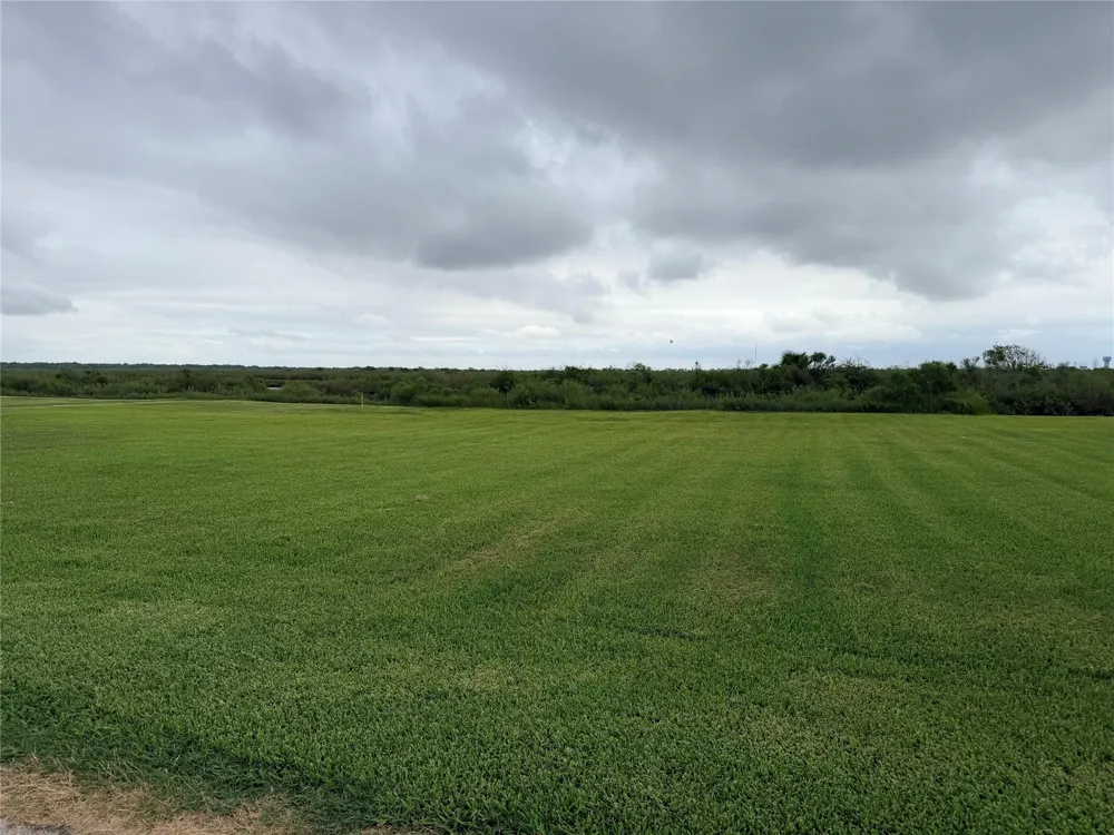 1150 Lagoon Drive Crystal Beach, TX 77650