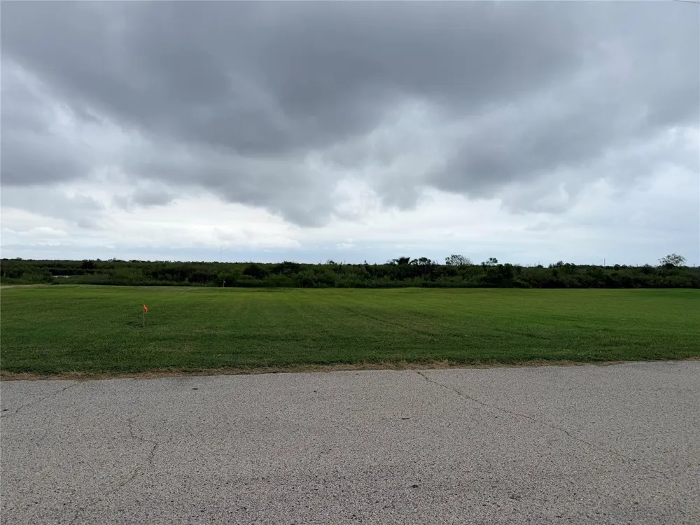1150 Lagoon Drive Crystal Beach, TX 77650