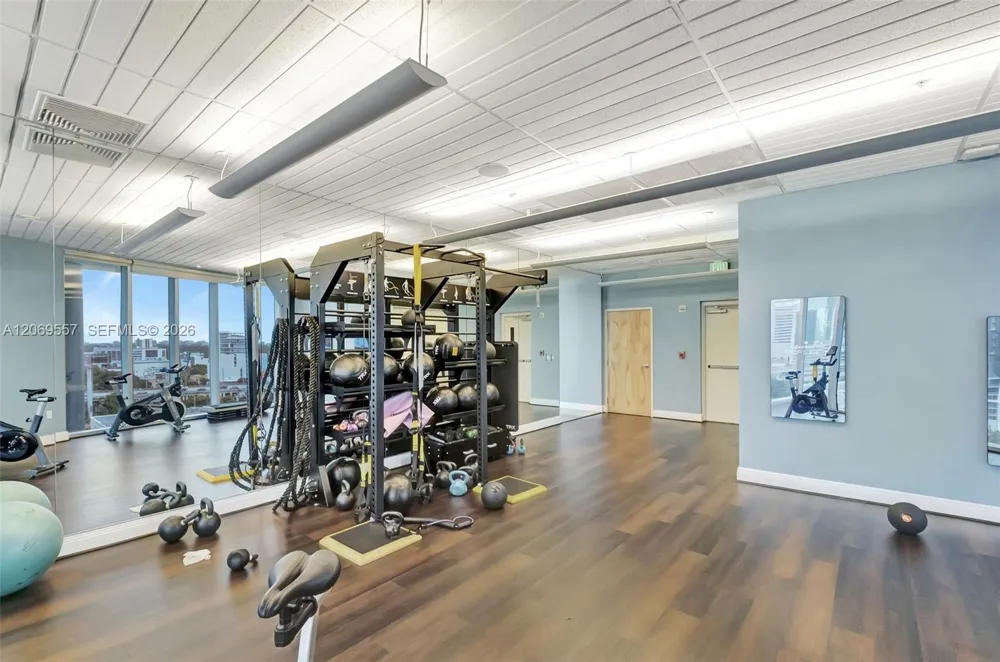 185 SW 7th St #4100 Miami, FL 33130