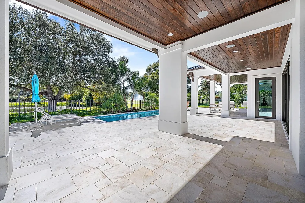 325 Fairway Tequesta, FL 33469