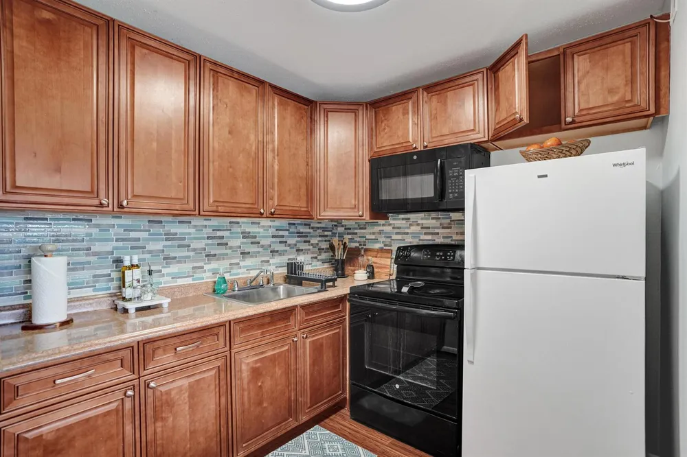566 FANSHAW Boca Raton, FL 33434