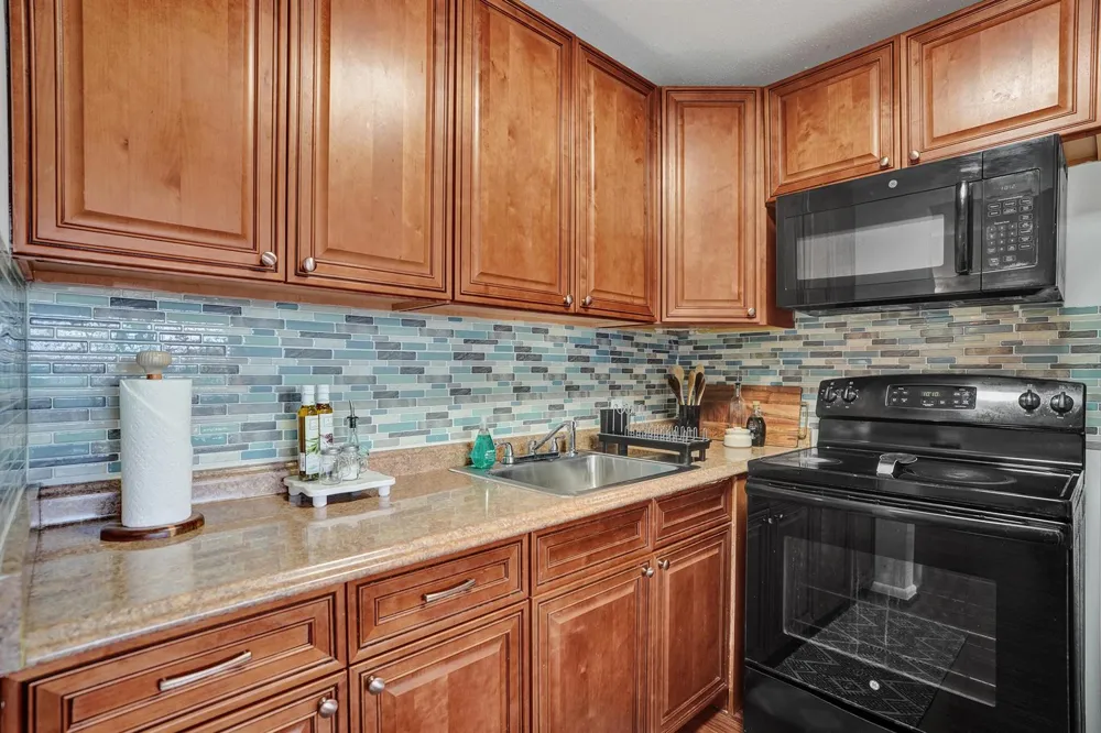 566 FANSHAW Boca Raton, FL 33434