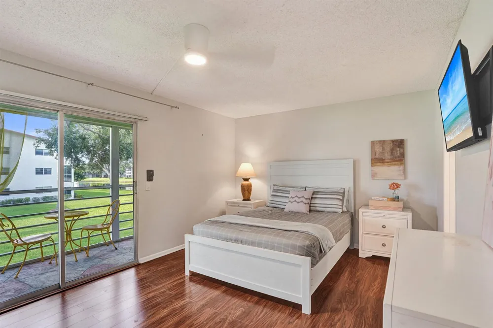566 FANSHAW Boca Raton, FL 33434
