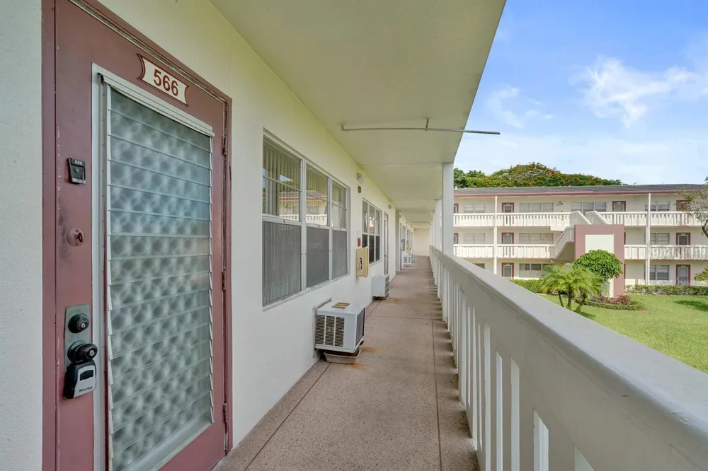 566 FANSHAW Boca Raton, FL 33434