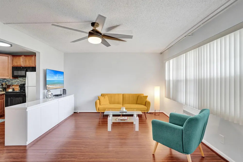 566 FANSHAW Boca Raton, FL 33434