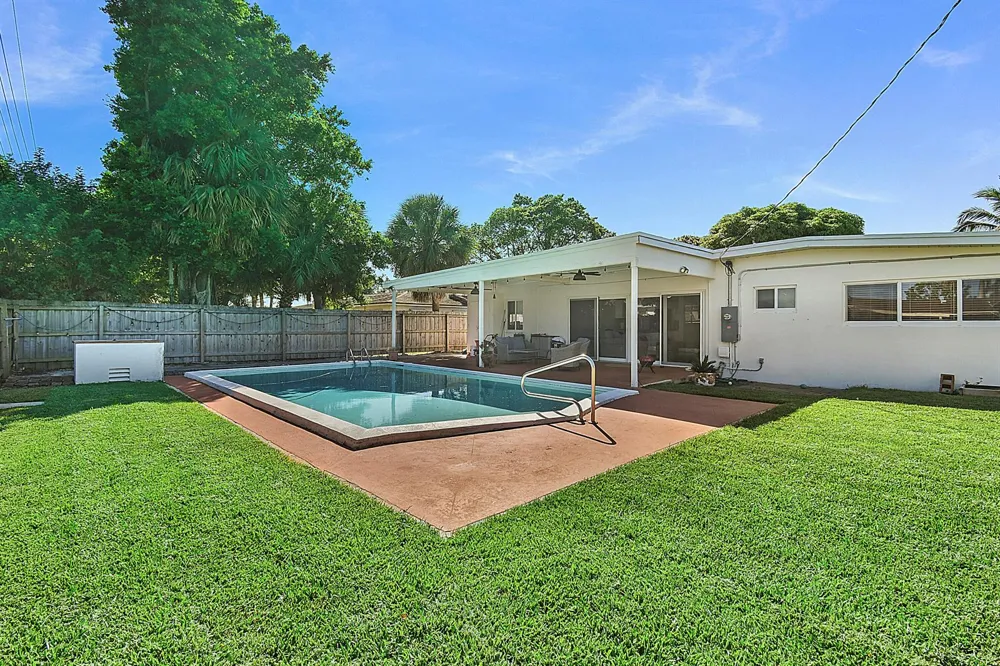 640 W ILEX DRIVE Lake Park, FL 33403