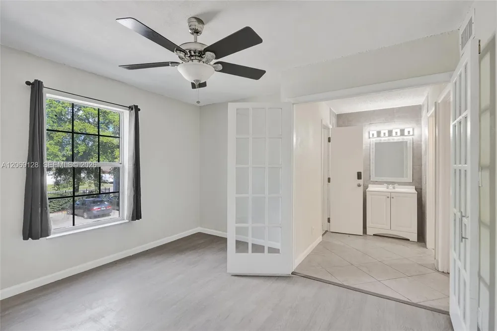 4220 NW 21st St #206 Lauderhill, FL 33313