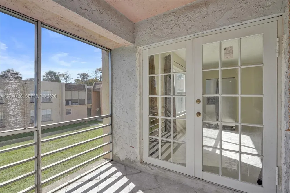 4220 NW 21st St #206 Lauderhill, FL 33313