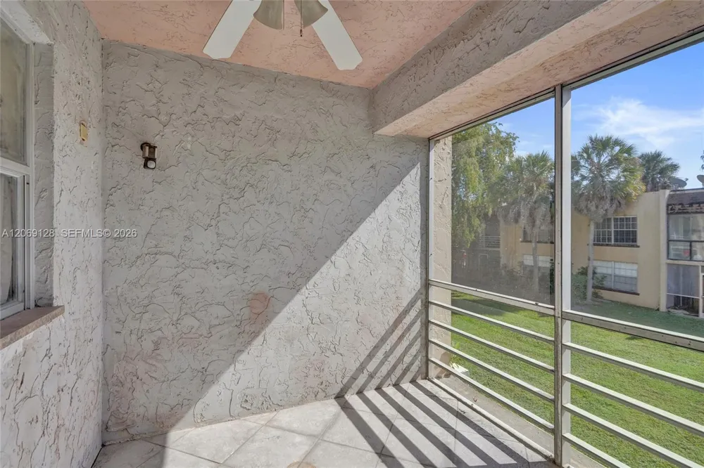 4220 NW 21st St #206 Lauderhill, FL 33313