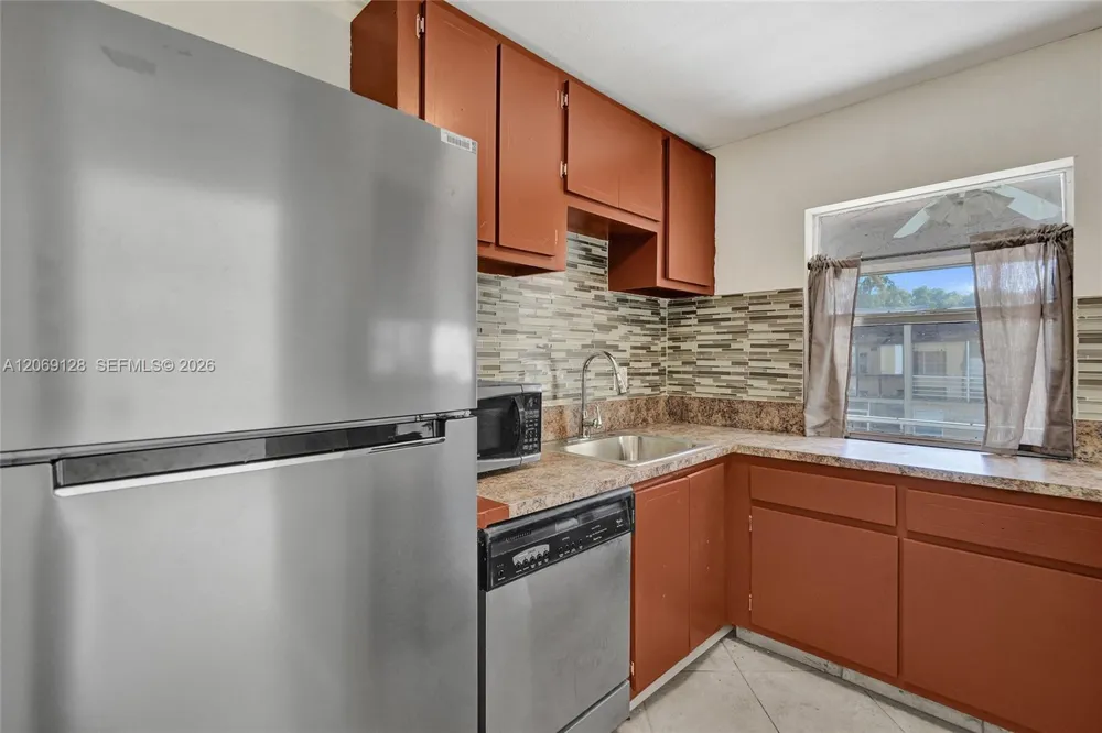 4220 NW 21st St #206 Lauderhill, FL 33313