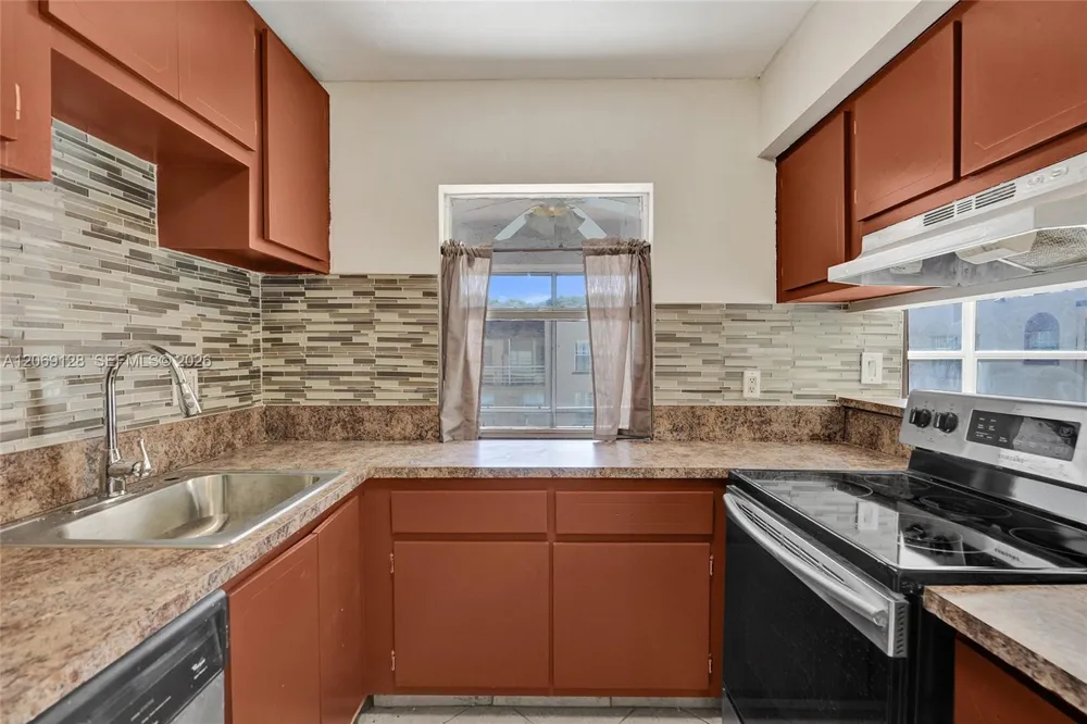 4220 NW 21st St #206 Lauderhill, FL 33313