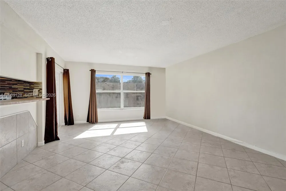 4220 NW 21st St #206 Lauderhill, FL 33313