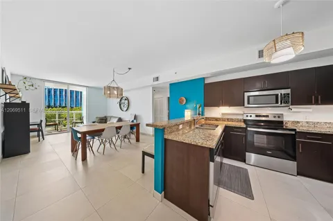 2020 Prairie Ave #302