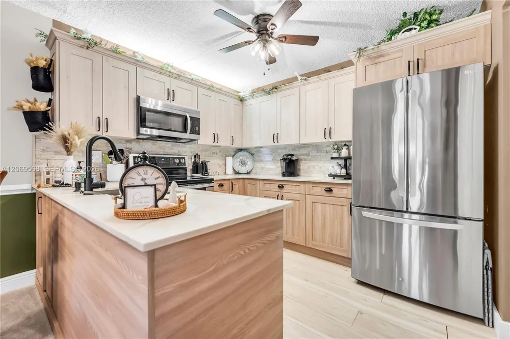 3561 Pine Tree Ct #D-1 Green Acres, FL 33463