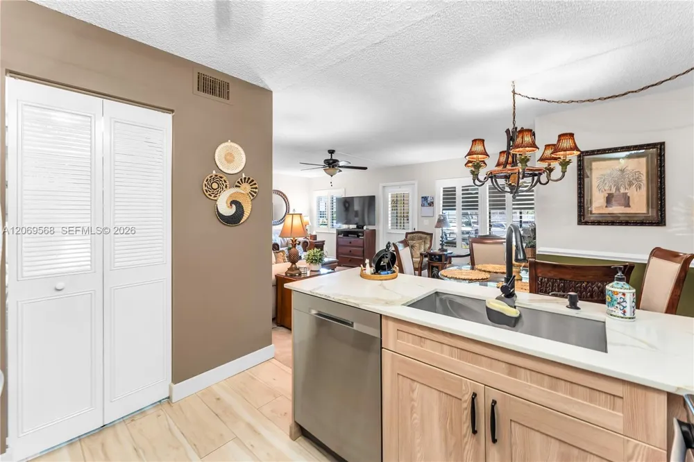 3561 Pine Tree Ct #D-1 Green Acres, FL 33463
