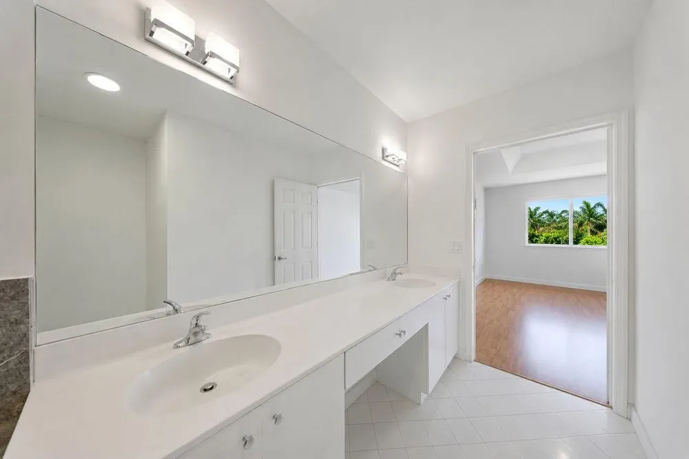 5733 NW 112th Place Doral, FL 33178