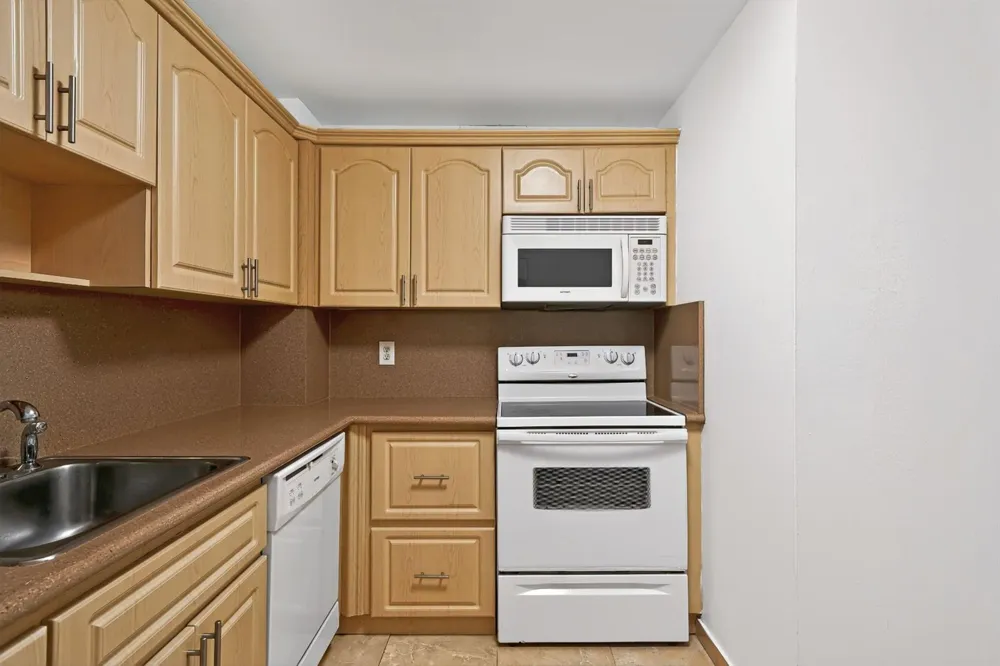 401 Golden Isles Drive #1014 Hallandale Beach, FL 33009