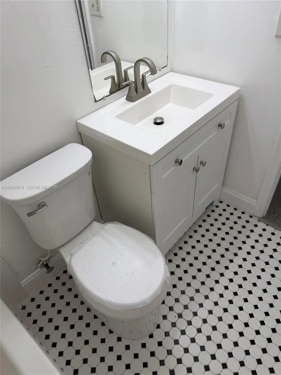 10110 SW 22nd Ter Miami, FL 33165