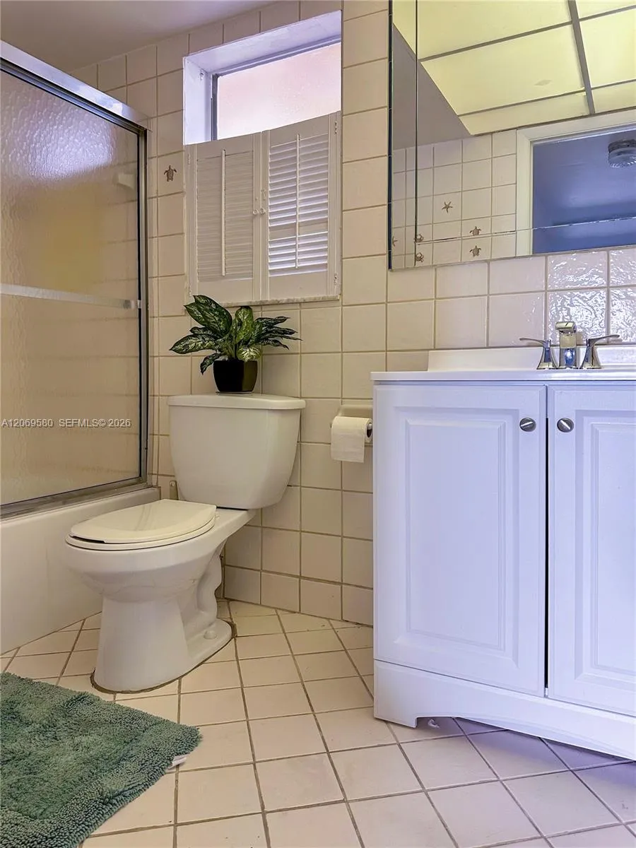 8881 Sunrise Lakes Blvd #108 Sunrise, FL 33322