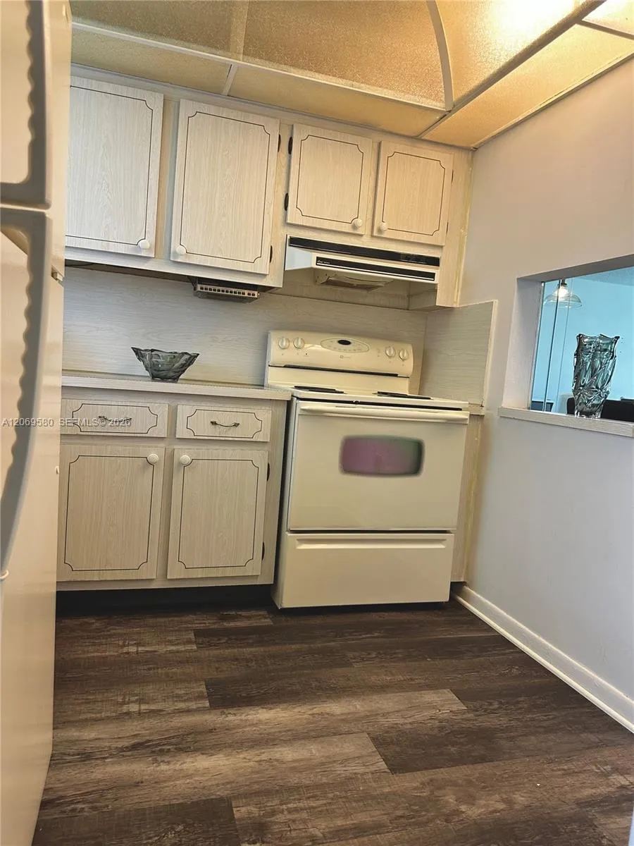 8881 Sunrise Lakes Blvd #108 Sunrise, FL 33322