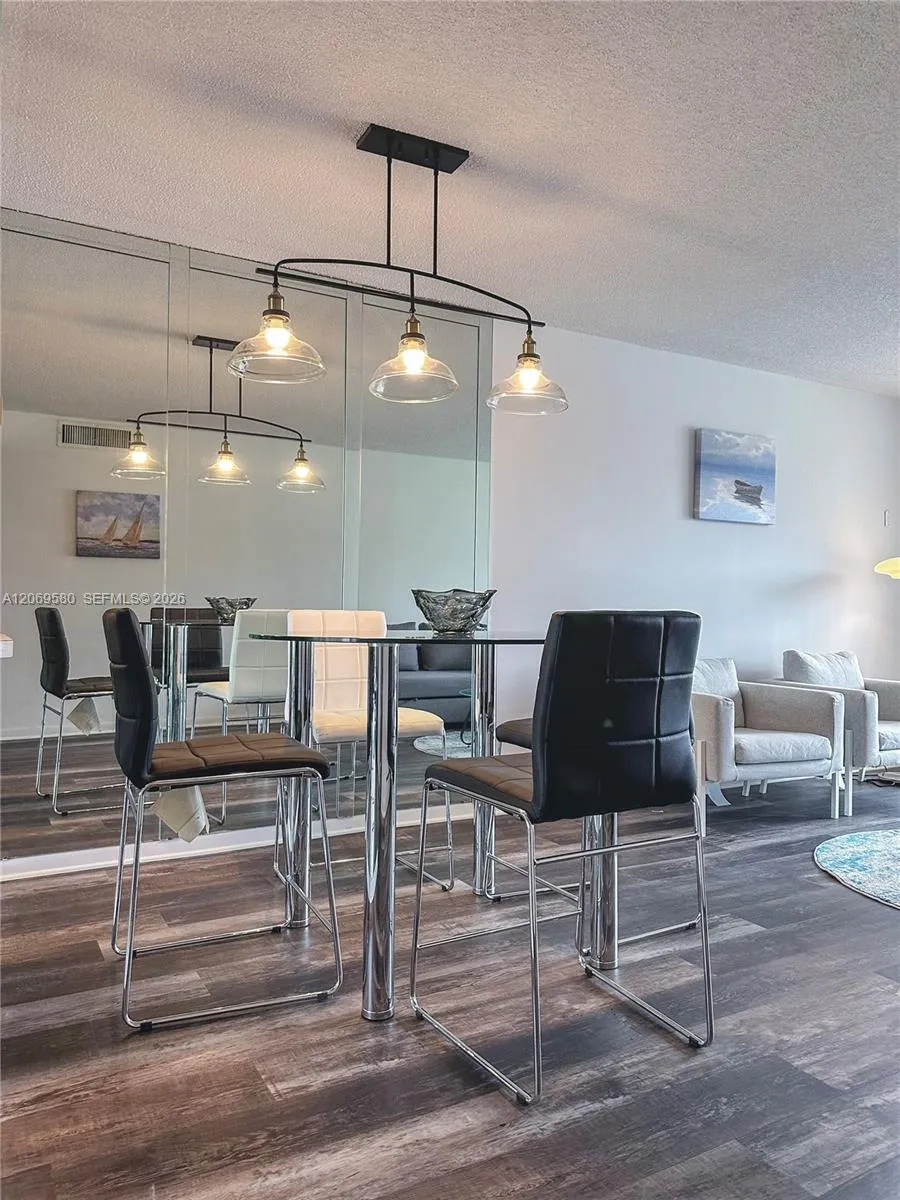 8881 Sunrise Lakes Blvd #108 Sunrise, FL 33322