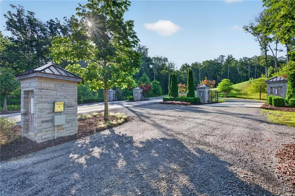 292 Highgrove Drive Talking Rock, GA 30175
