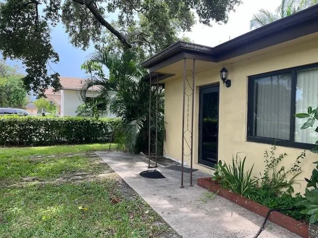 4605 SW 65th Ave Davie, FL 33314