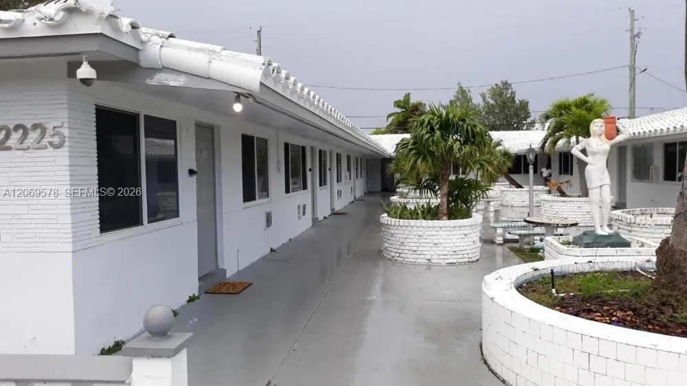 2225 Van Buren St #3 Hollywood, FL 33020
