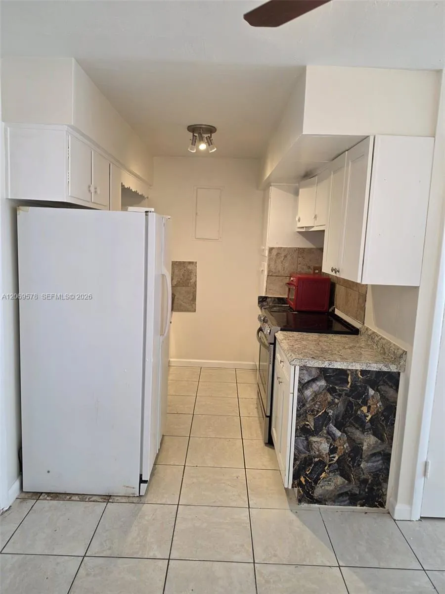 2225 Van Buren St #3 Hollywood, FL 33020