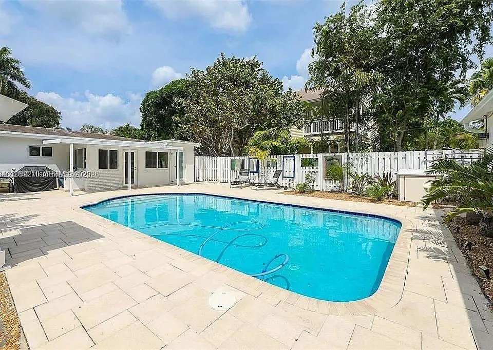 638 SW 5th Ave Fort Lauderdale, FL 33315