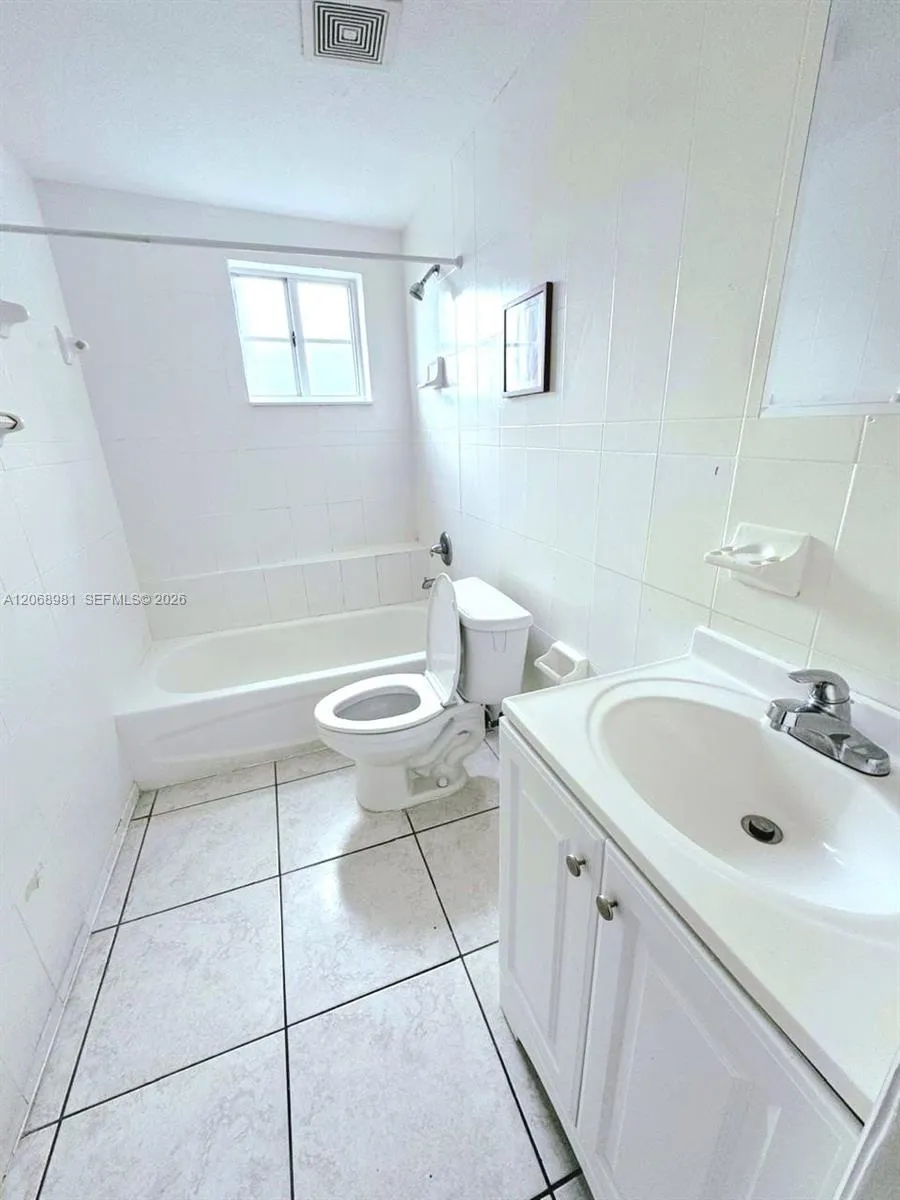 328 NW 12th Ave #12 Miami, FL 33128