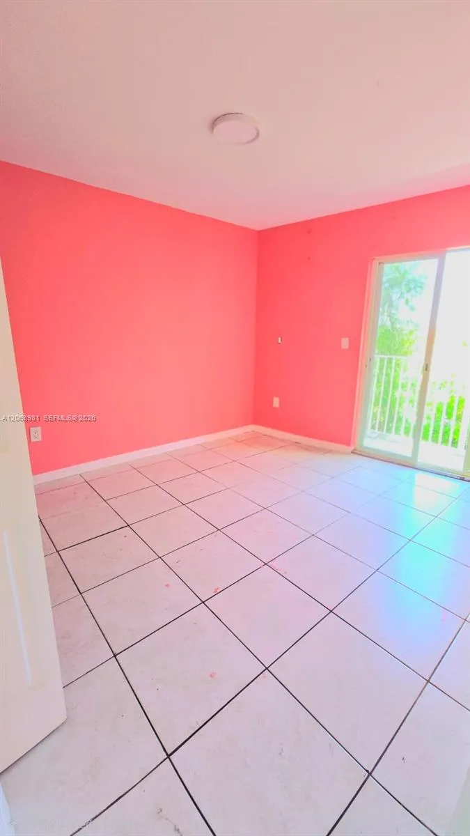 328 NW 12th Ave #12 Miami, FL 33128