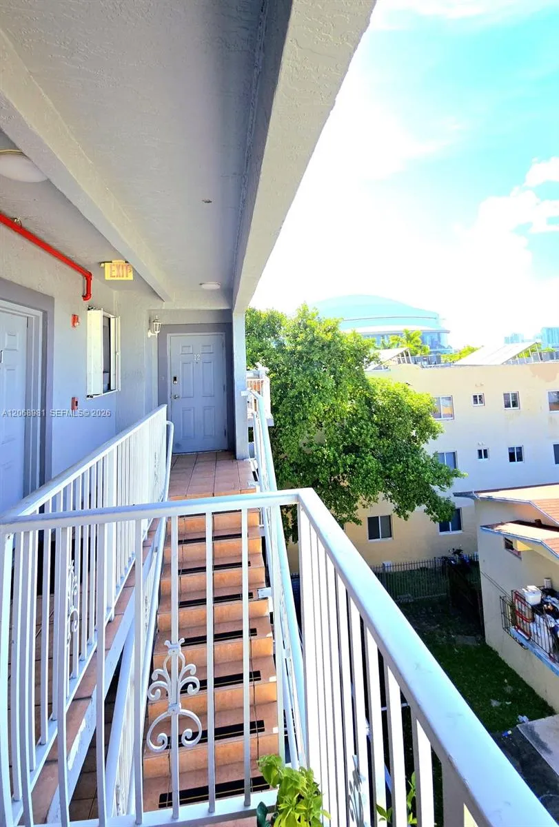 328 NW 12th Ave #12 Miami, FL 33128