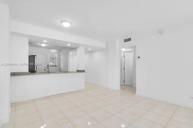 3660 NE 166th St #114 North Miami Beach, FL 33160