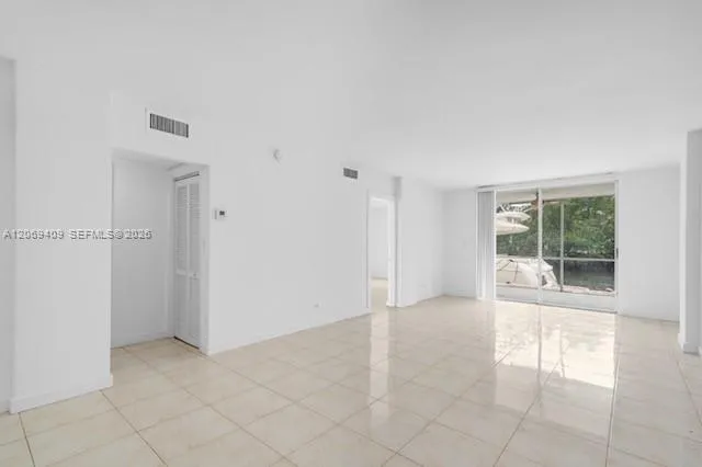 3660 NE 166th St #114 North Miami Beach, FL 33160