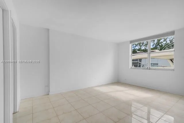 3660 NE 166th St #114 North Miami Beach, FL 33160